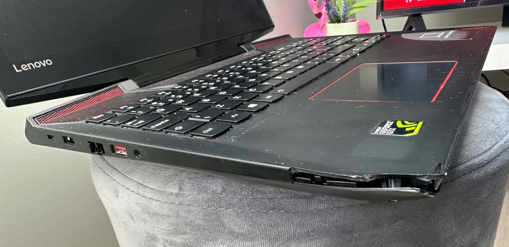 Portátil GAMING Lenovo Legion Y720 - i7, GTX1060,  2TB+250 SSD+8GB RAM