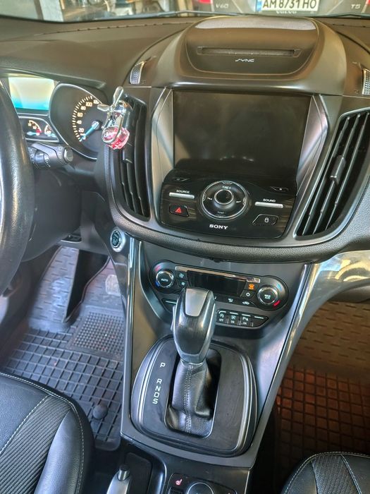 Ford Kuga 2015 рік