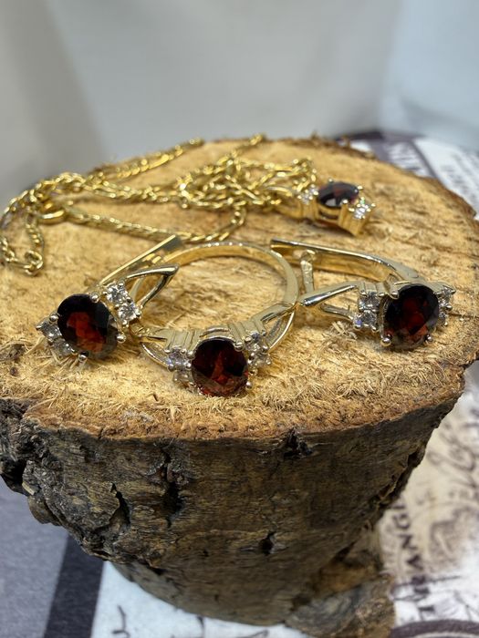 Золотий набір з гранатами