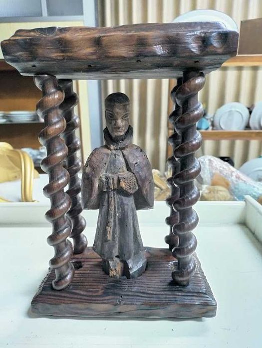 Oratório Completo em Pau Santo com Cristo e 5 Imagens Religiosas