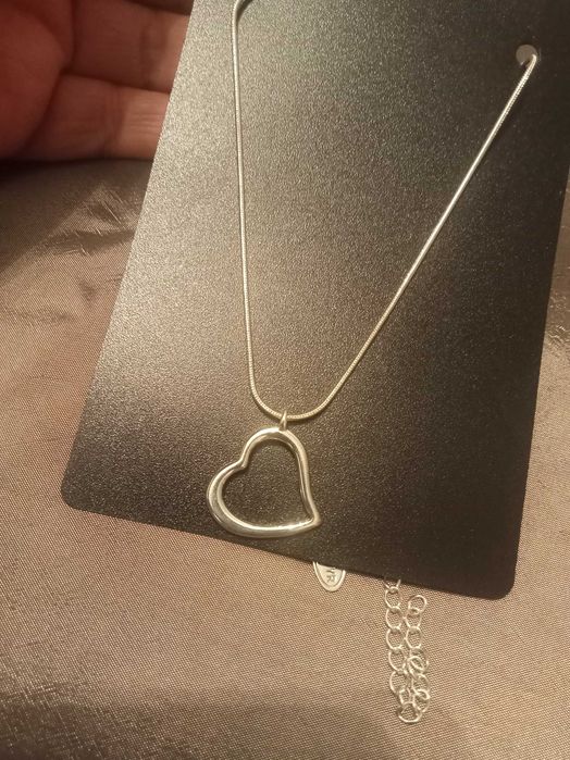 Zawieszka w kształcie serca z łańcuszkiem