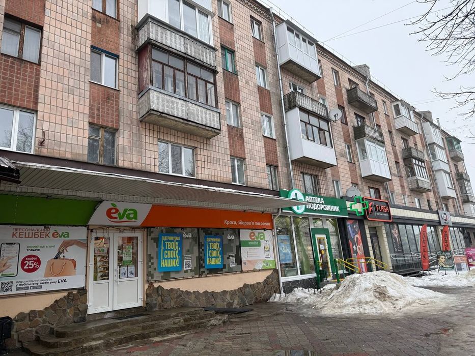 Продаж  двокімнатної квартира в центрі міста.