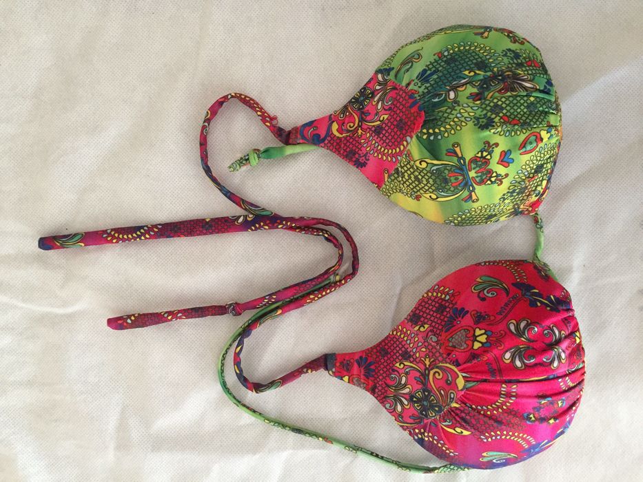 Biquini brasileiro parte de cima Santo António dos Olivais •