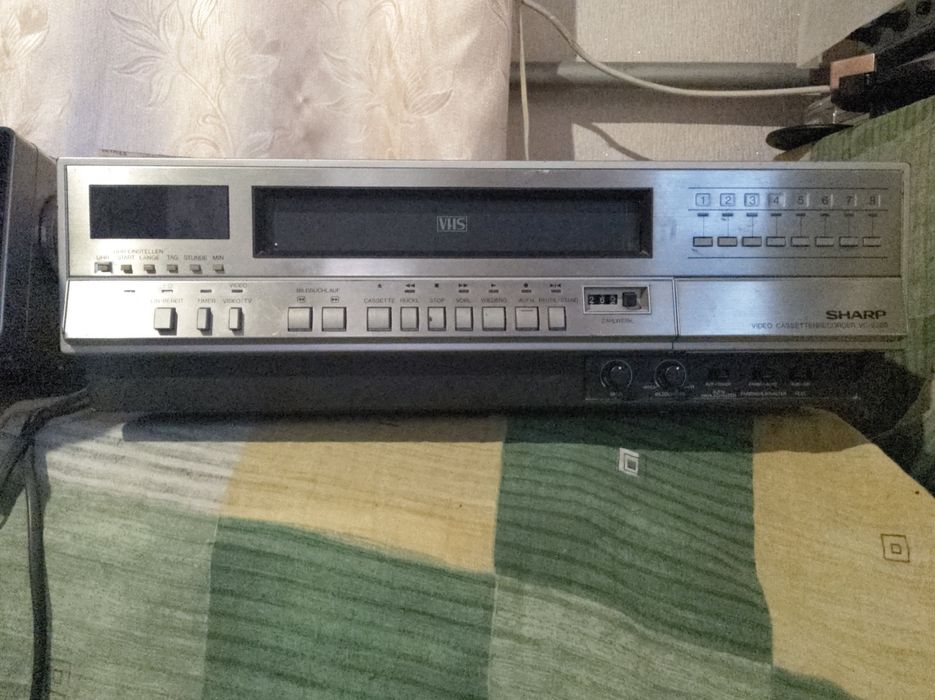 Видеомагнитофон Sharp VC-8300