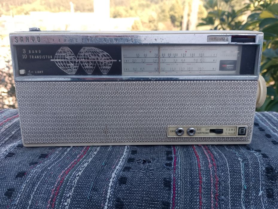 Radio Antigo Sanyo , bom estado