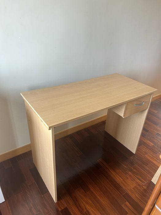 Secretária castanha clara