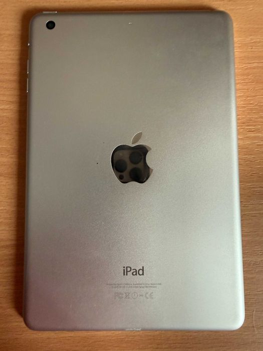 Apple iPad mini 3 16GB + pokrowiec