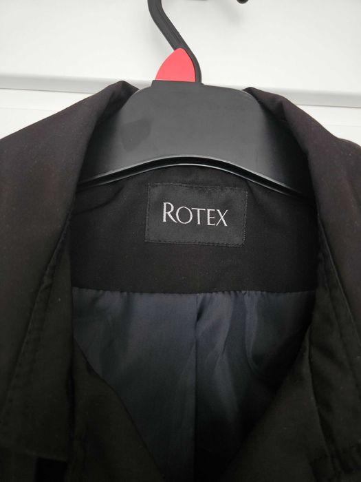 Czarny płaszcz Rotex