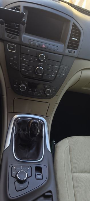 Opel Insignia 2011 – Impecável – Com Gancho Reboque/bola Retrátil