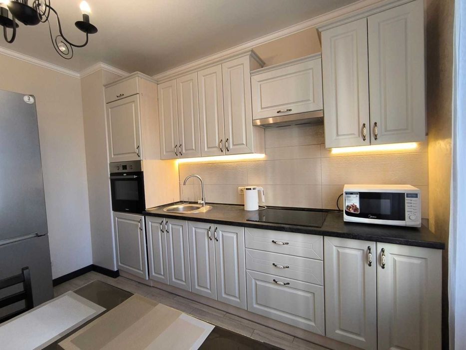 Посуточно свободна  своя новая евродвушка  ЖК Радужный 2+2