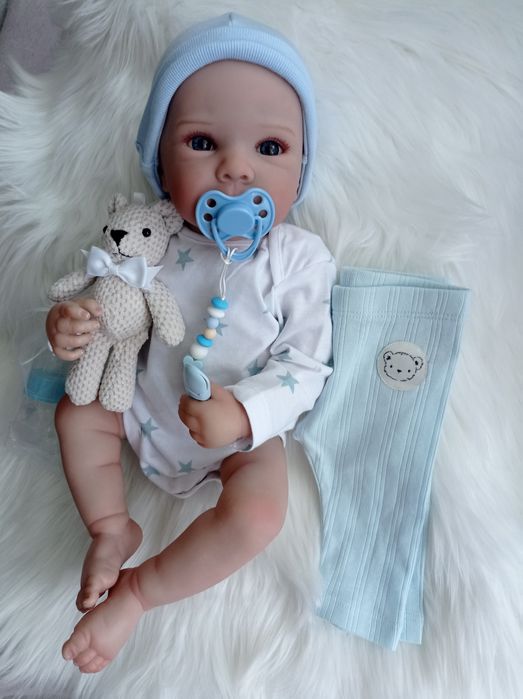 Cała winylowa lalka w typie reborn chłopiec