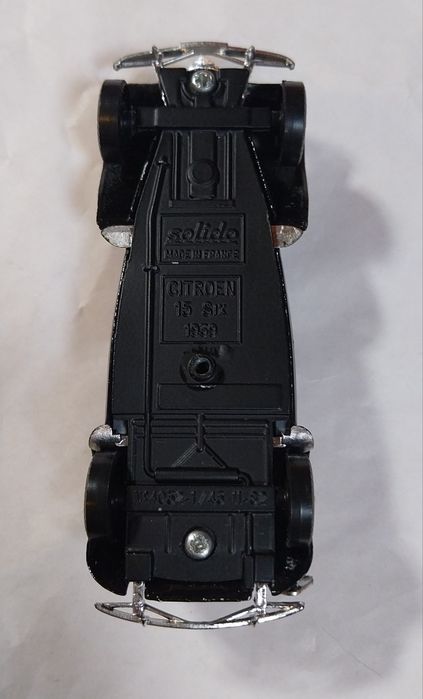 Miniatura Citroen 15 em escala 1/43