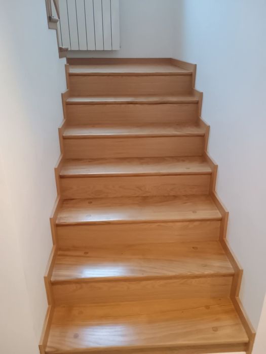 Cyklinowanie parkietów , renowacja schodów , montaż podłóg oraz listew