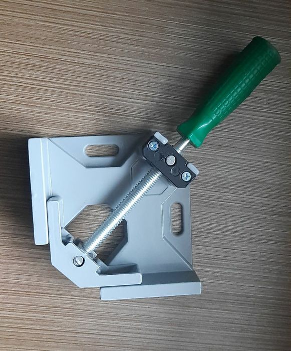 Струбцина угловая