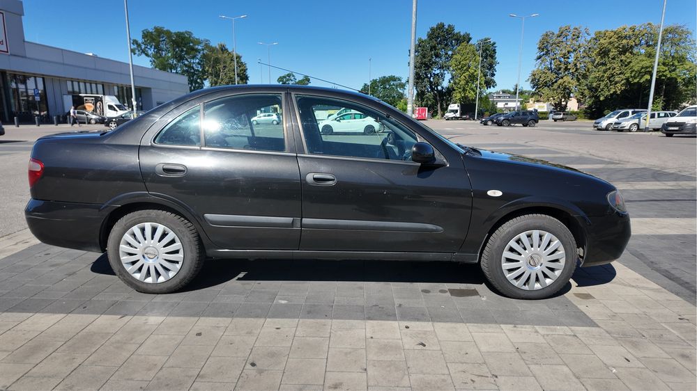 Samochód Nissan Almera benzyna