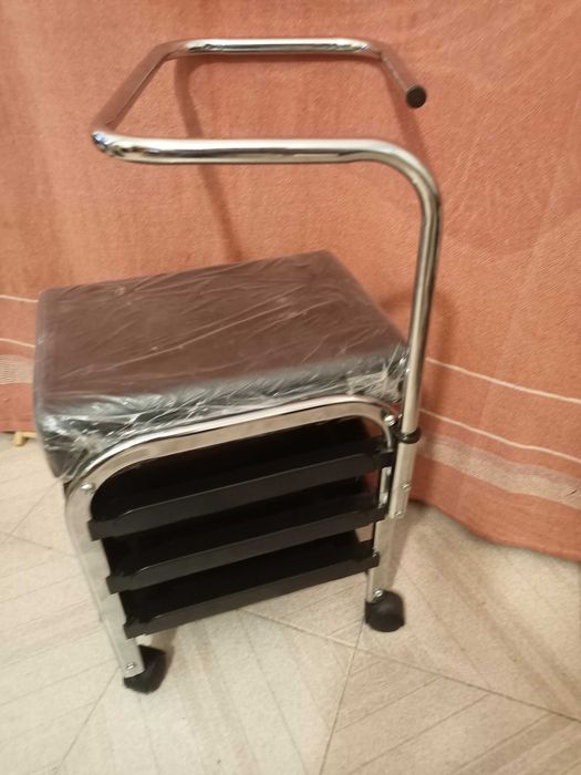 Banco de Manicura em bom estado