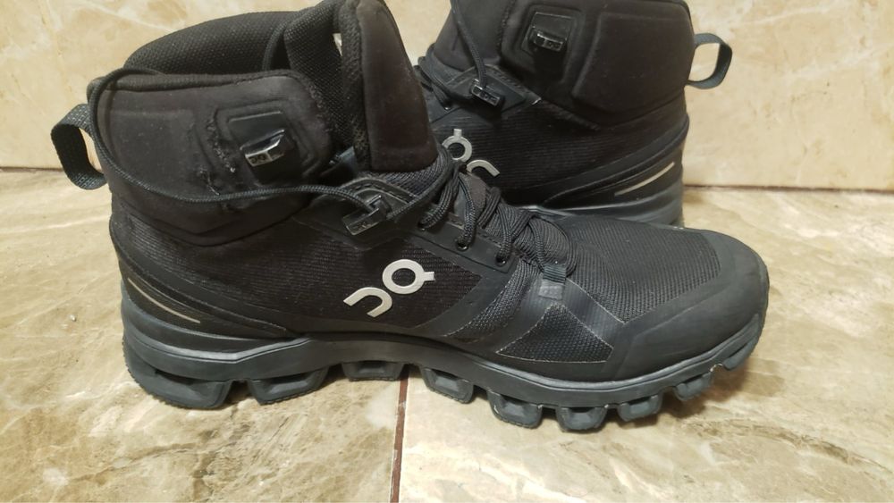 Кросівки оригінальні gore-tex waterproof On Cloud, розмір 40,5