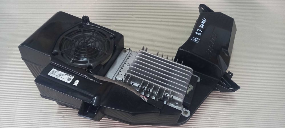 Subwoofer tuba wzmacniacz BOSE Audi A4 B7 kombi kpl