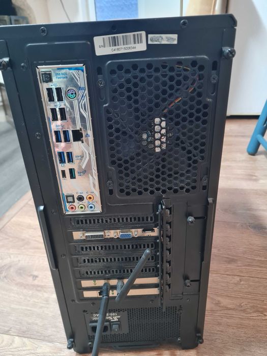 PC Intel i7-6850K, 32 GB RAM, SSD 233 GB
