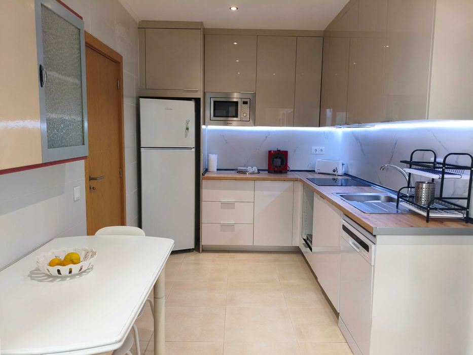 Apartamento T3| Andar de Moradia| amplo, totalmente mobilado e equipado_ ANUAL