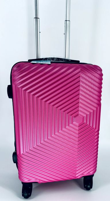 Nowa walizka podróżna 55 cm fuksja różowa