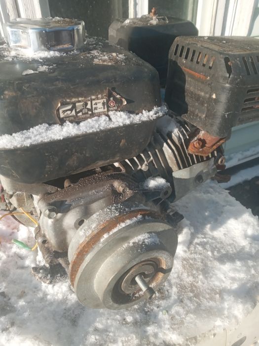 Бензиновий мотор мотоблок.