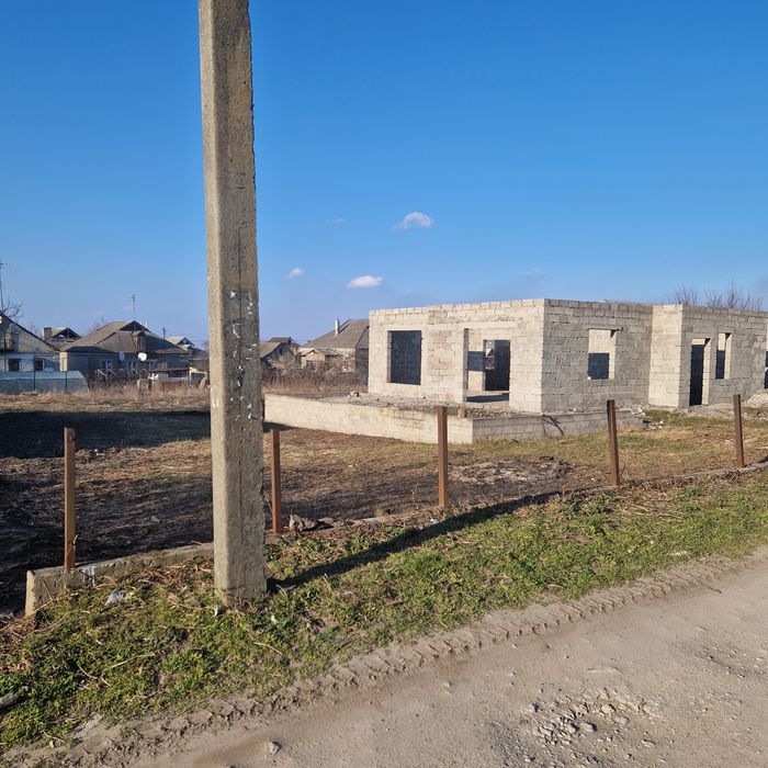 Продам ділянку з будинком єОселя