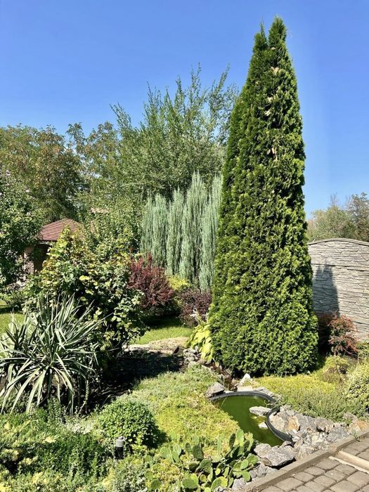 Продаж затишного заміського будинку