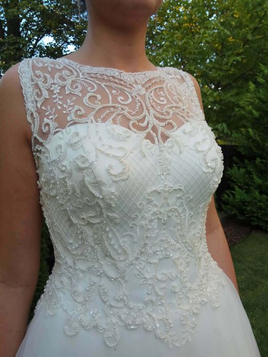 Suknia ślubna tiulowa