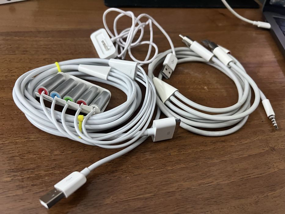 Кабель Apple от iPod, универсальный: дата, AV . USB,"тюльпаны"оригінал