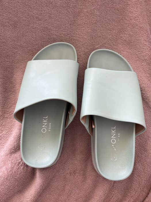 Miętowe klapki na platformie monki green dusty light