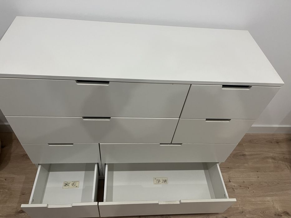 Cómoda branca c/8 gavetas