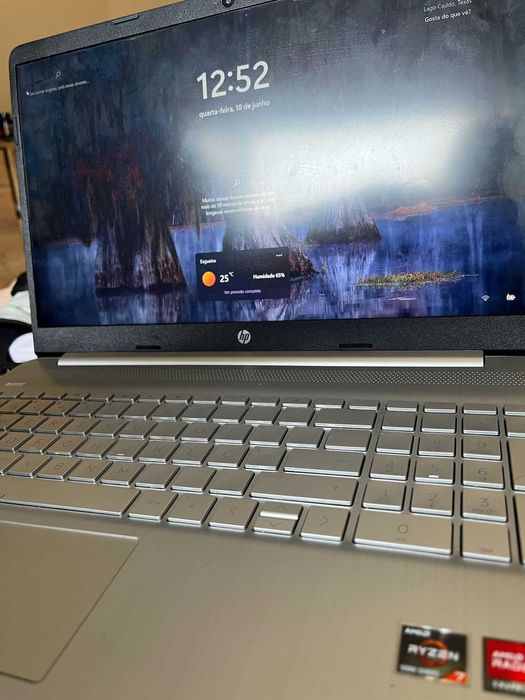 Portátil (15.6'' - AMD Ryzen 7 5700U - RAM: 12 GB - 512 GB SSD -