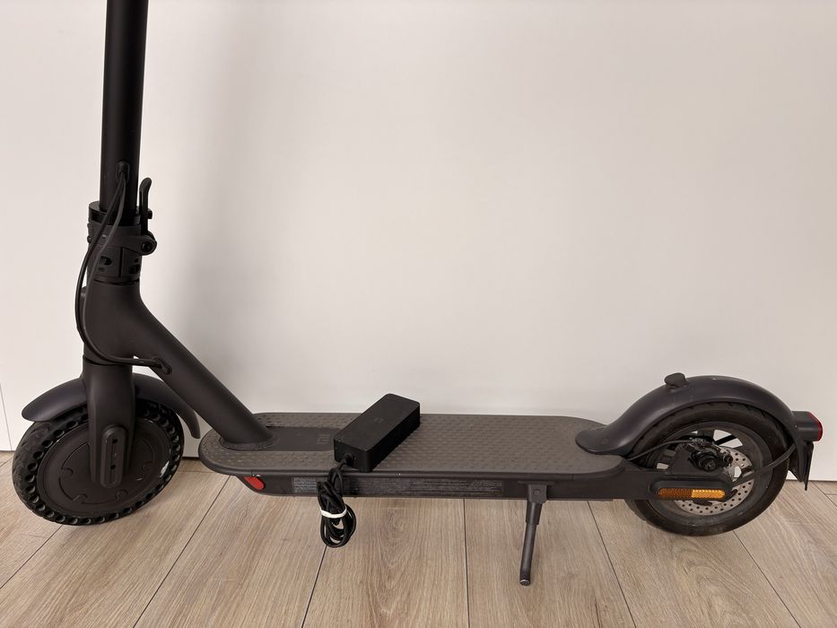 Hulajnoga elektryczna Xiaomi Mi Electric Scooter Essential 1