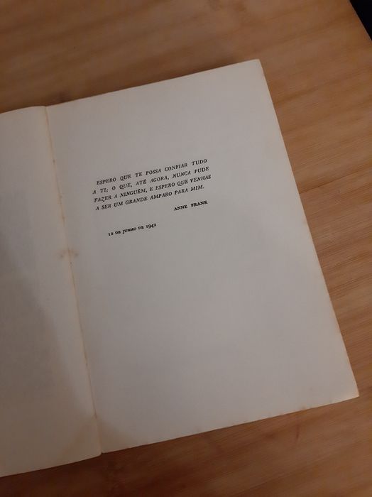 Livro "Diário de Anne Frank"