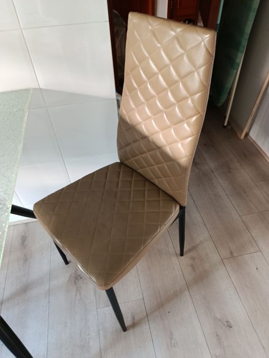 Mesa de cozinha e 4 cadeiras