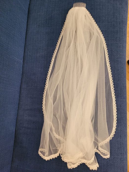 Welon ślubny do pasa obszyty koronką z grzebykiem Violetta