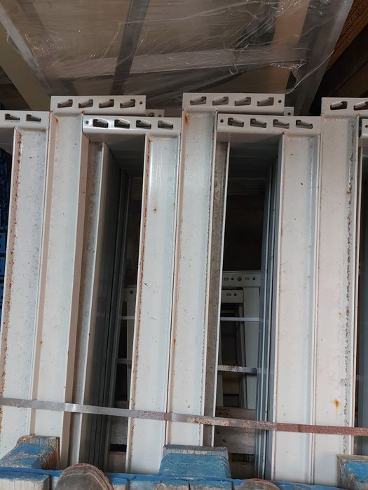 lote de estantes usadas para desocupar