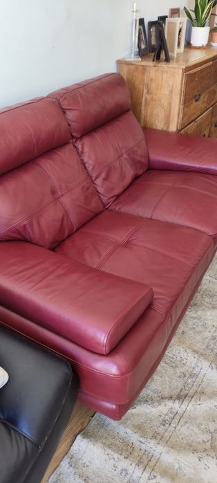 Sofá em pele vermelha