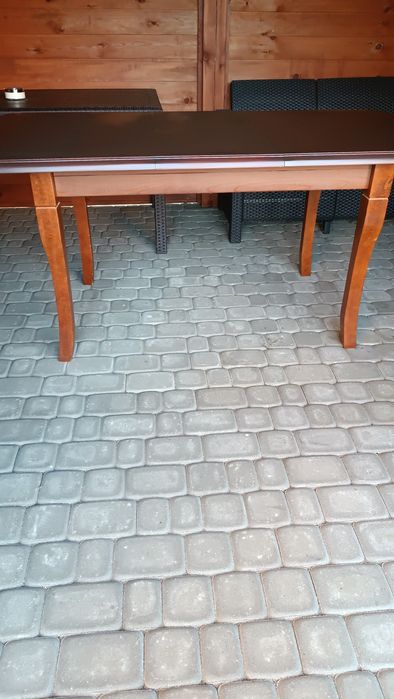 Duży stół do jadalni