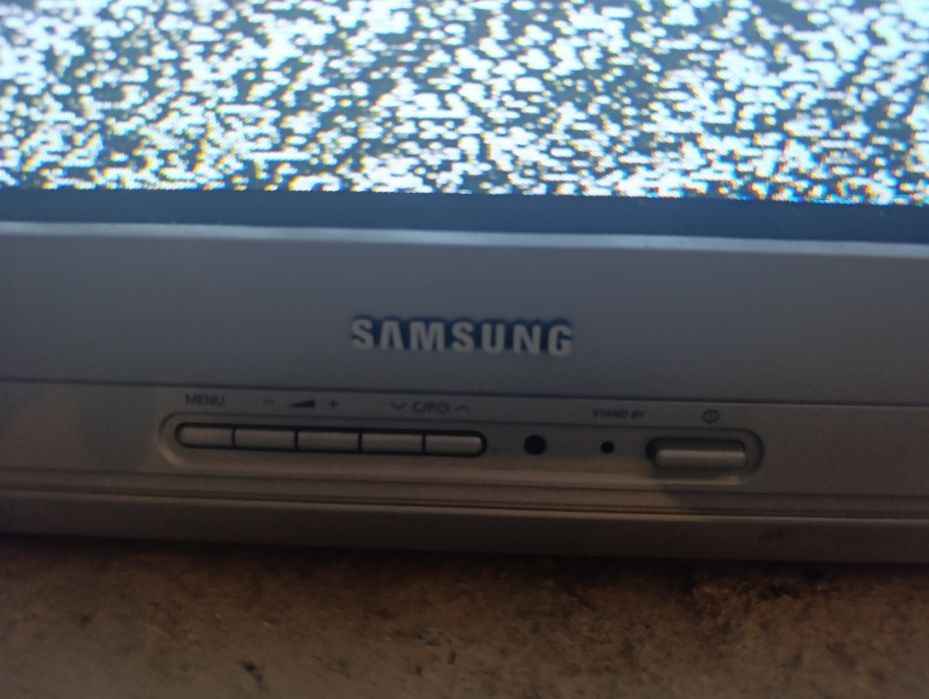 TV Samsung 50cm usada como nova