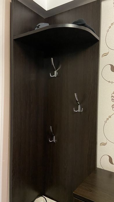 Комод з вішаком для прихожої