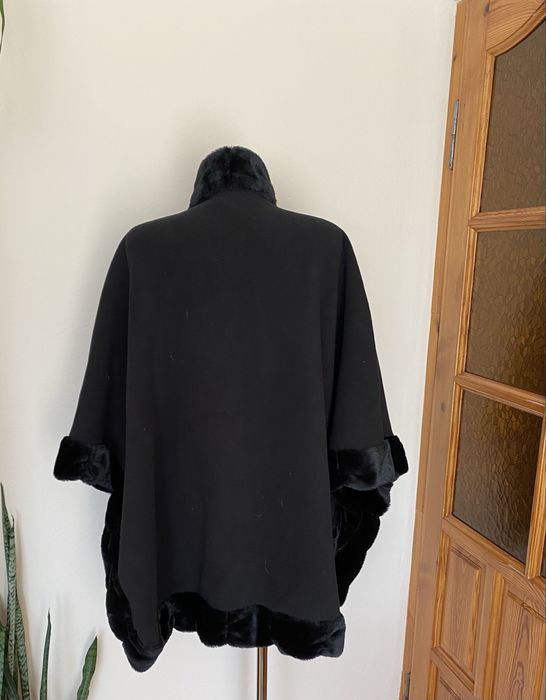 Eleganckie czarne poncho Ellen Reyes cape kardigan oversize na wiosnę