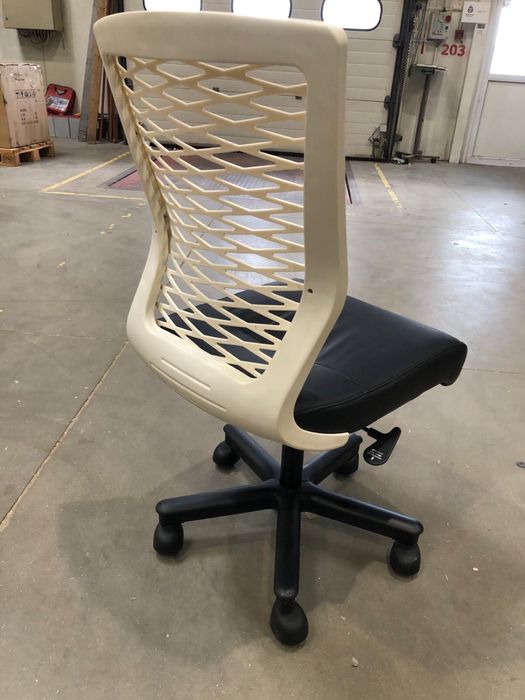 Stylowy kremowyfotel biurowy, eko skóra, -50%, outlet, ostatnie sztuki