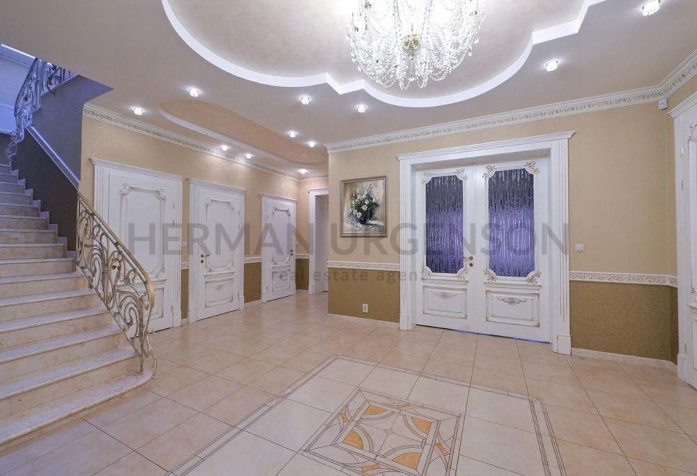 Продаж будинку 404 м.кв / 22 сотки / Минай
