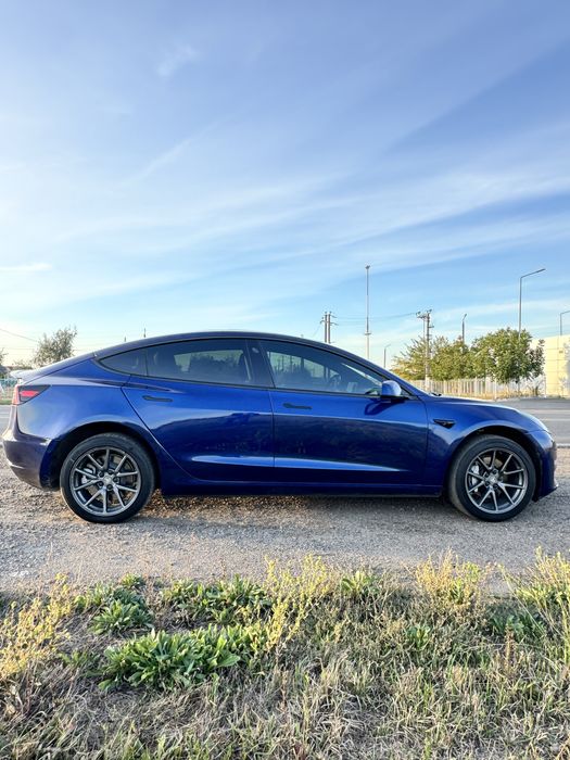 Tesla 3 21год 82.5 kw полный привод 460км