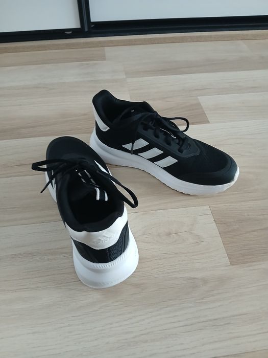 Sprzedam buty Adidas.