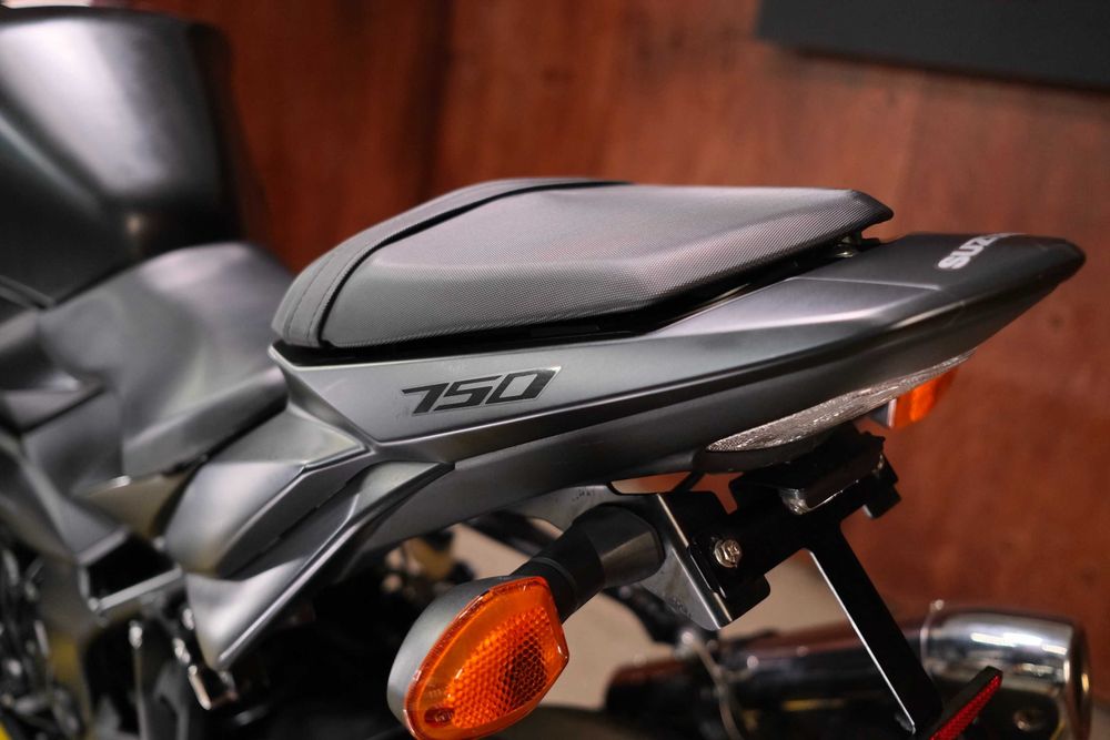 Suzuki GSR750 із Японії