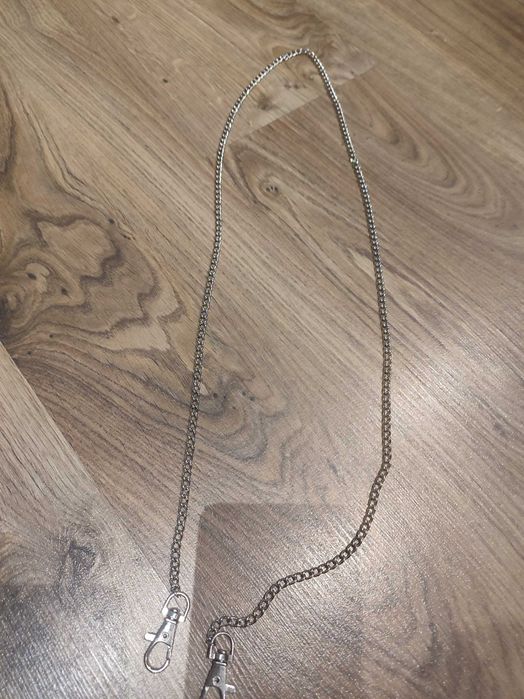 Czerwona torebka lakierowana