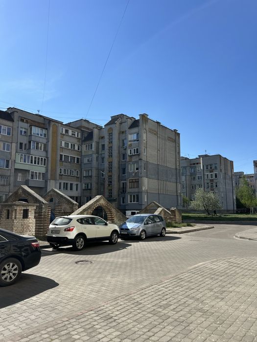 Продаж 3-х кім квартири по Набережній